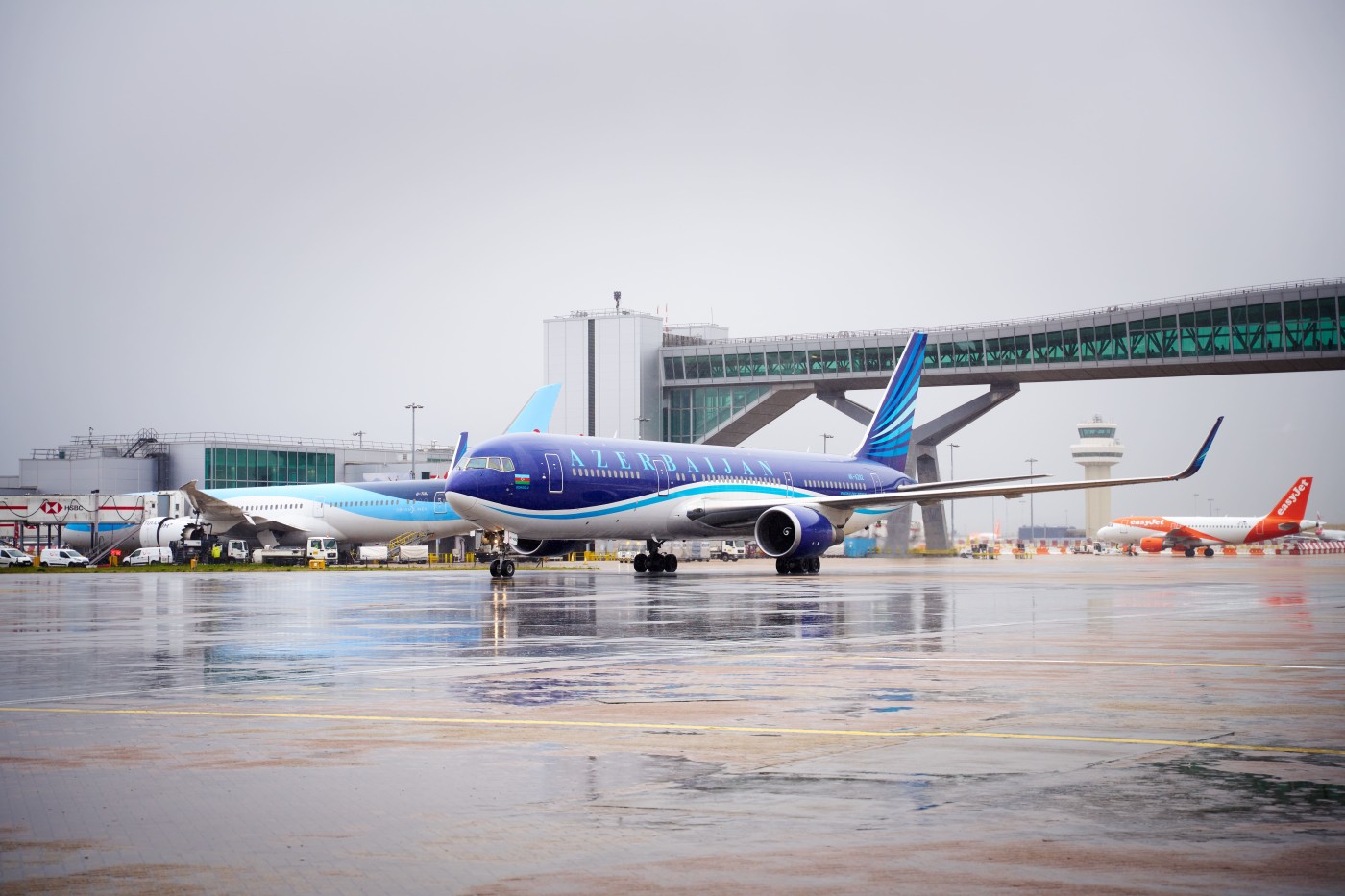 AZAL Londonun daha bir hava limanına uçuşlara başladı - FOTOLAR